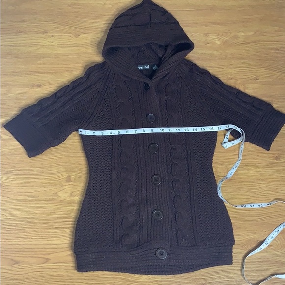 Thick Brown Short Sleeve Sweater Size Medium - Picture 2 of 4